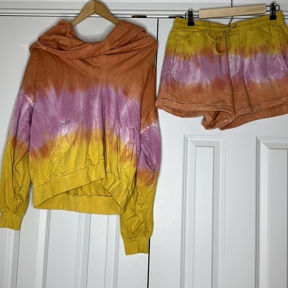 YFB Tie Dye Sweatshirt & Shorts Set M/L - Picture 3 of 13
